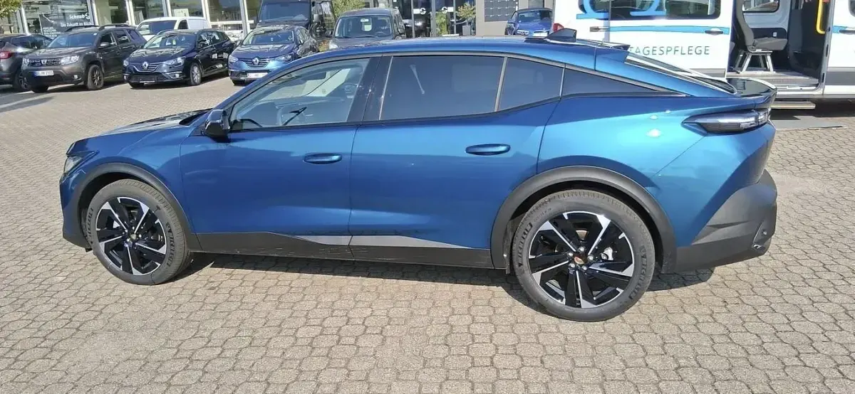 Neu Peugeot 408 Allure 136 PS (100 kW) 2026 Obsession blau SUV