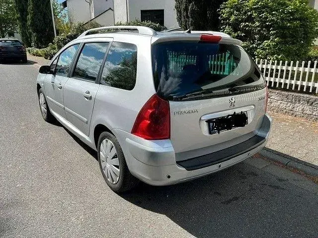 Gebraucht Peugeot 307 Premium 136 PS (100 kW) 2003 Silber Limousine