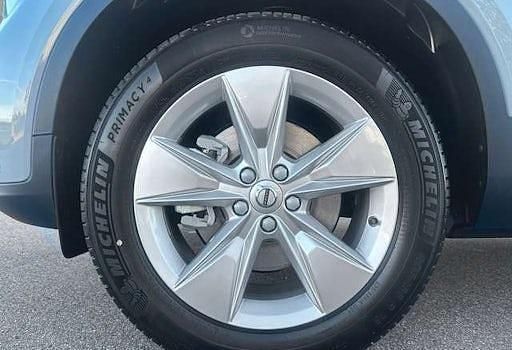 Neu Volvo XC40 Core 163 PS (119 kW) 2025 Grau SUV