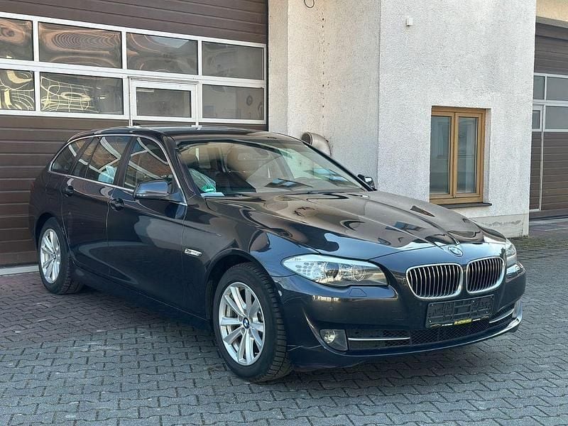 Gebraucht BMW 520 Sport Line 184 PS (135 kW) 2012 Grau Kombi