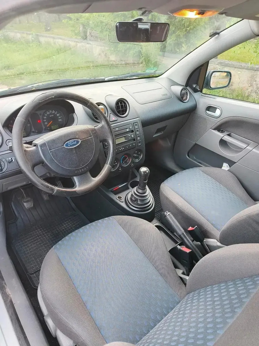 Gebraucht Ford Fiesta 80 PS (58 kW) 2003 Silber Kleinwagen