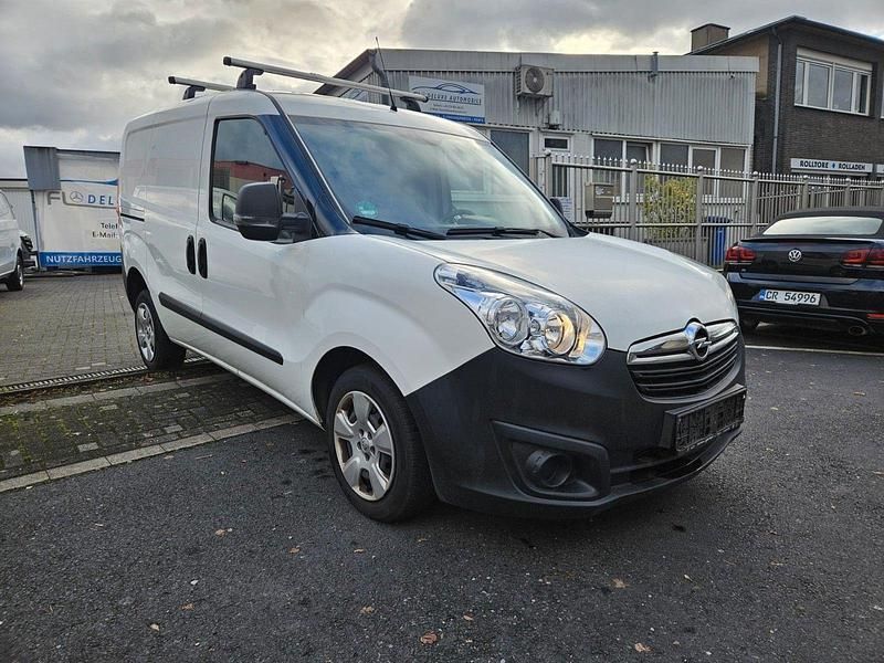 Weiß Gebraucht 2017 Opel Combo Van / Kleinbus | 5.995 € (Superpreis) - Bild 1/4