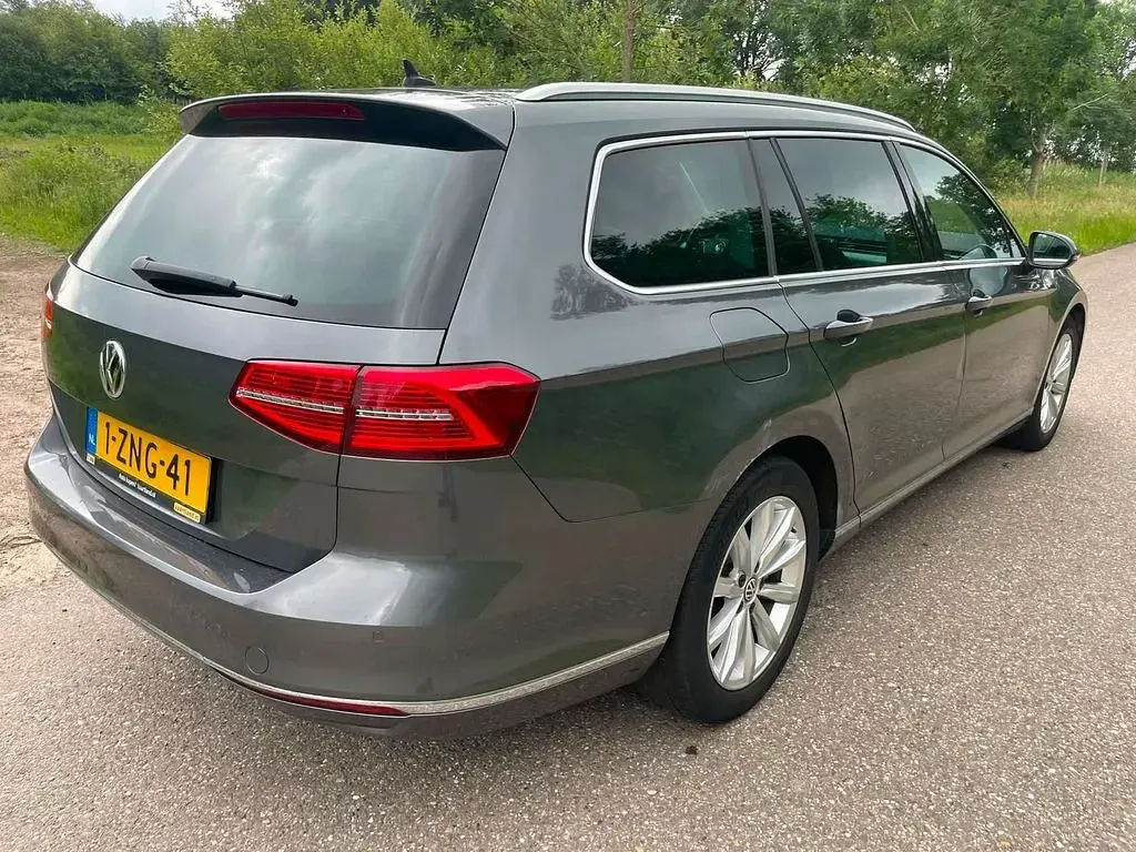 Gebraucht VW Passat Highline 120 PS (88 kW) 2015 Grau Kombi