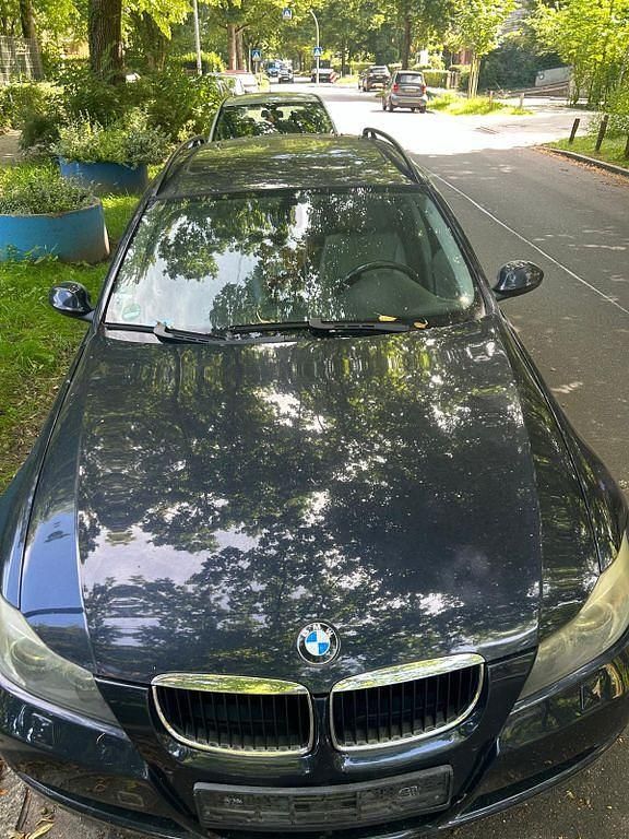Blau Gebraucht 2006 BMW 320 Kombi | 2.700 € (Fairer Preis) - Bild 1/4