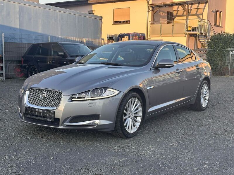 Grau Gebraucht 2011 Jaguar XF Limousine | 10.900 € (Fairer Preis) - Bild 1/4