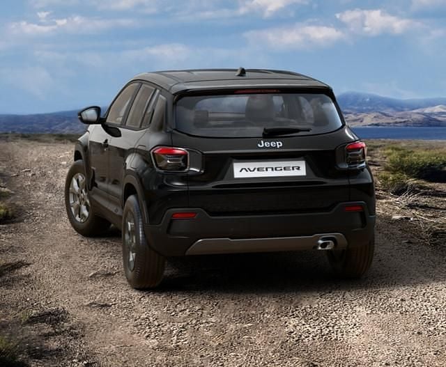 Neu Jeep Avenger Longitude 110 PS (80 kW) 2026 Volcano black SUV