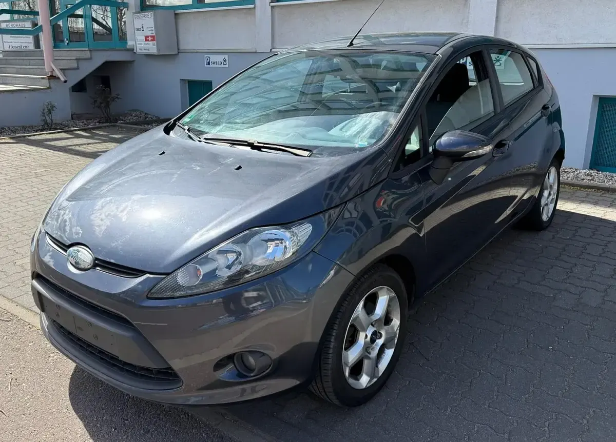 Gebraucht Ford Fiesta 82 PS (60 kW) 2009 Grau Kleinwagen