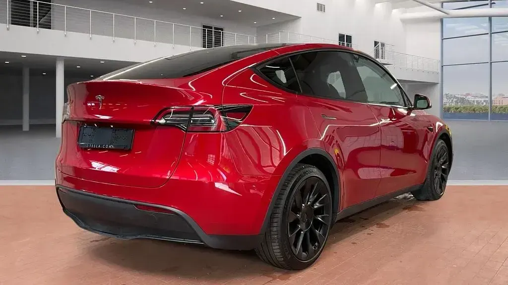 Käytetty Tesla Model Y Standard Range 219 kW (299 HP) 2023 Punainen Katumaasturi