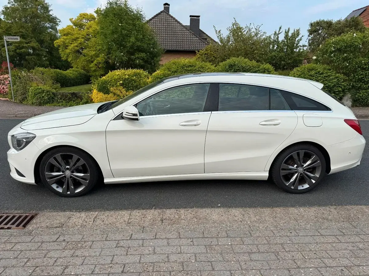 Gebraucht Mercedes CLA200 Shooting Brake 136 PS (100 kW) 2015 Weiß Kombi