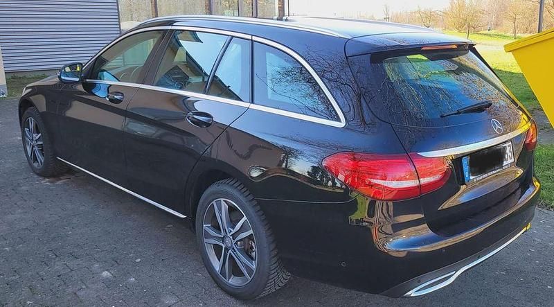 Gebraucht Mercedes C250 Avantgarde 204 PS (150 kW) 2015 Schwarz Limousine