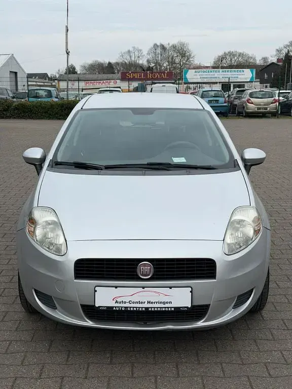 Gebraucht Fiat Grande Punto 75 PS (55 kW) 2010 Silber Kleinwagen