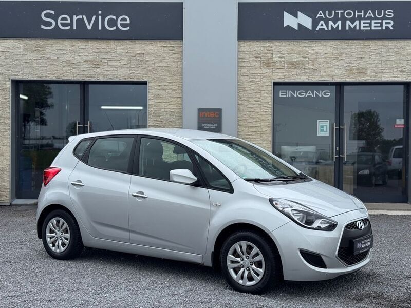 Silber Gebraucht 2016 Hyundai ix20 Classic Van / Kleinbus | 6.499 € (Fairer Preis) - Bild 1/2