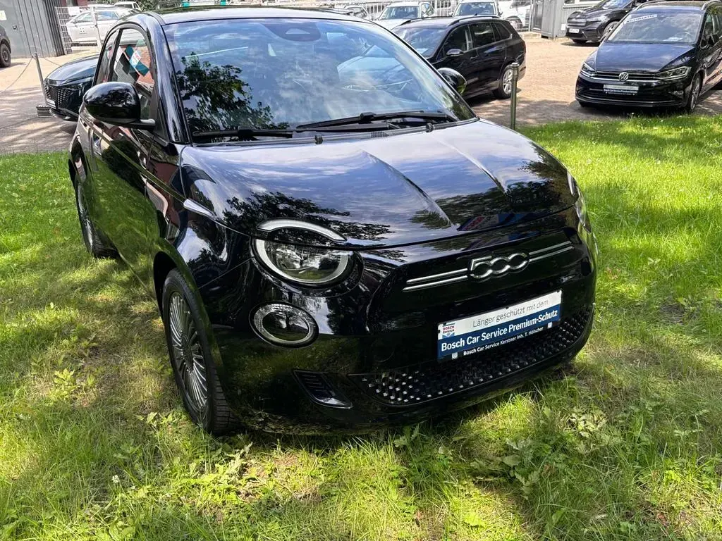 Gebraucht Fiat 500e Action 42 kW (58 PS) 2022 Schwarz Kleinwagen