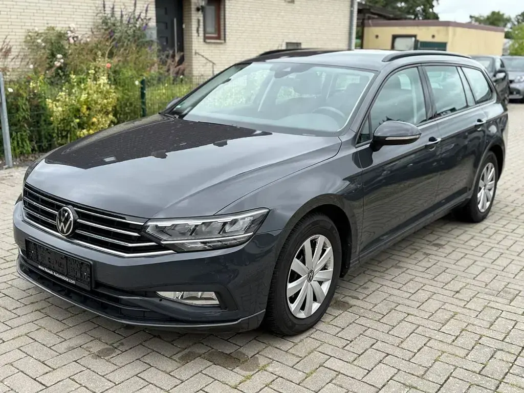 Gebraucht VW Passat 150 PS (110 kW) 2021 Grau Kombi