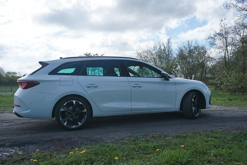 Second-hand Cupra Leon 204 CP (150 kW) 2024 Alb Break