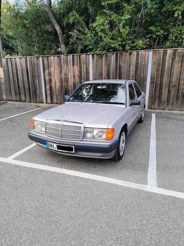 Silber Gebraucht 1991 Mercedes 190 Limousine | 2.800 € - Bild 1/4