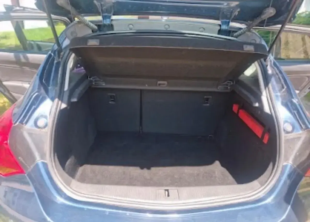 Gebraucht Opel Astra 140 PS (102 kW) 2012 Blau Limousine