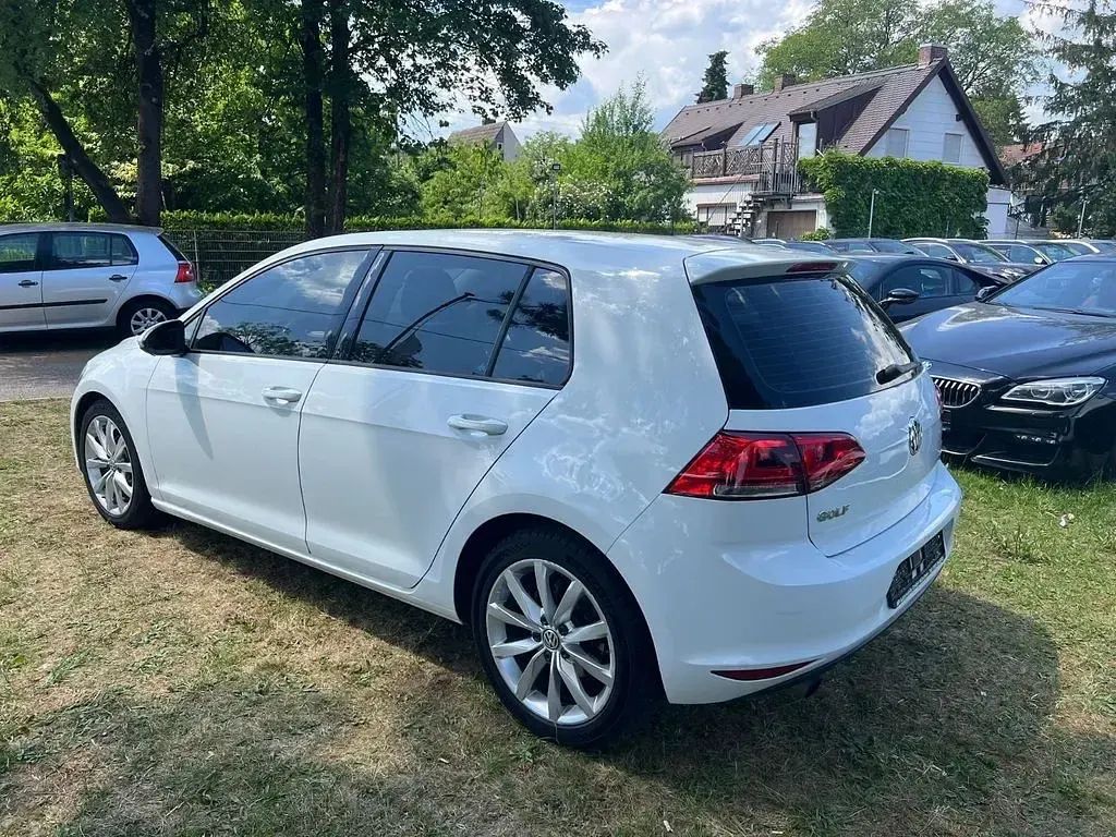 Gebraucht VW Golf VII Comfortline 105 PS (77 kW) 2015 Weiß Limousine