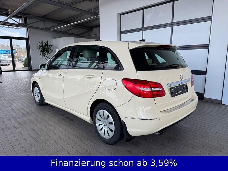 Gebraucht Mercedes B180 109 PS (80 kW) 2012 Van / Kleinbus