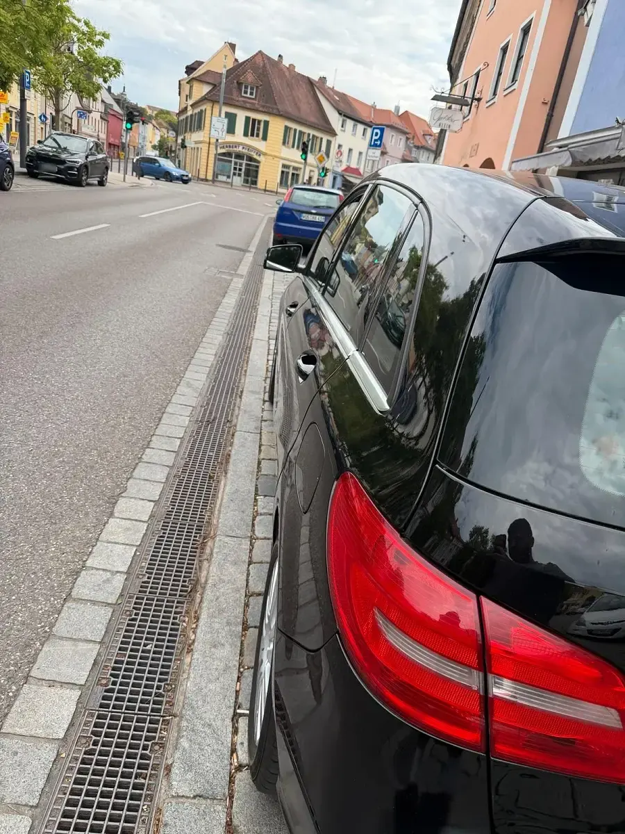 Gebraucht Mercedes B180 107 PS (78 kW) 2014 Schwarz Kleinwagen