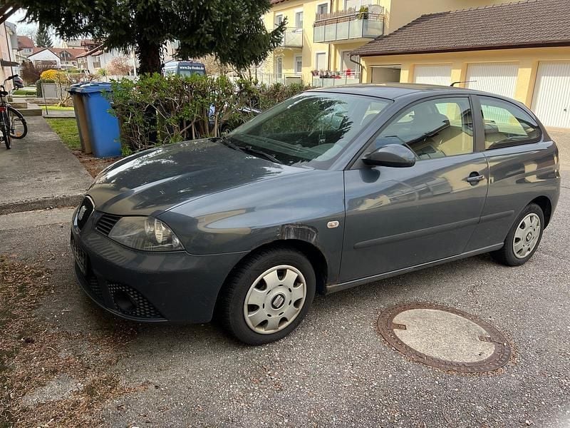 Grau Gebraucht 2006 Seat Ibiza Kleinwagen | 550 € (Superpreis) - Bild 1/4