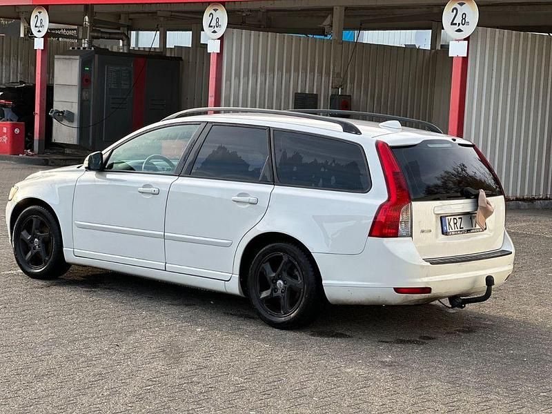 Gebraucht Volvo V50 109 PS (80 kW) 2011 Weiß Kombi