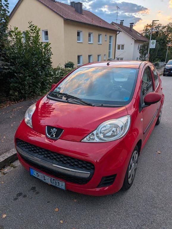 Rot Gebraucht 2009 Peugeot 107 Kleinwagen | 2.399 € (Fairer Preis) - Bild 1/4