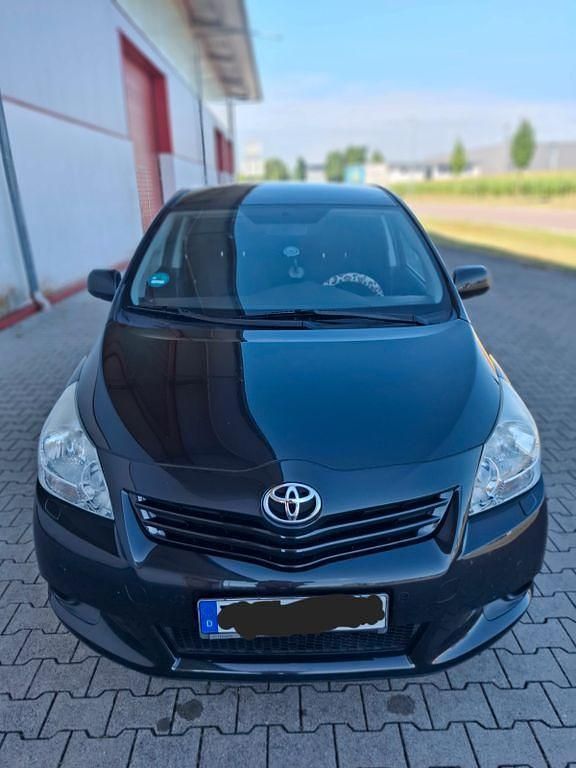 Schwarz Gebraucht 2011 Toyota Verso Van / Kleinbus | 5.800 € (Guter Preis) - Bild 1/4