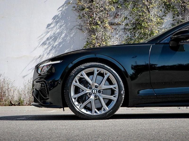 Neu Bentley Continental 680 PS (500 kW) 2026 Grün