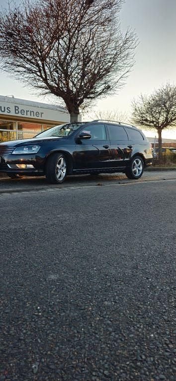 Gebraucht VW Passat Highline 140 PS (102 kW) 2011 Schwarz Kombi