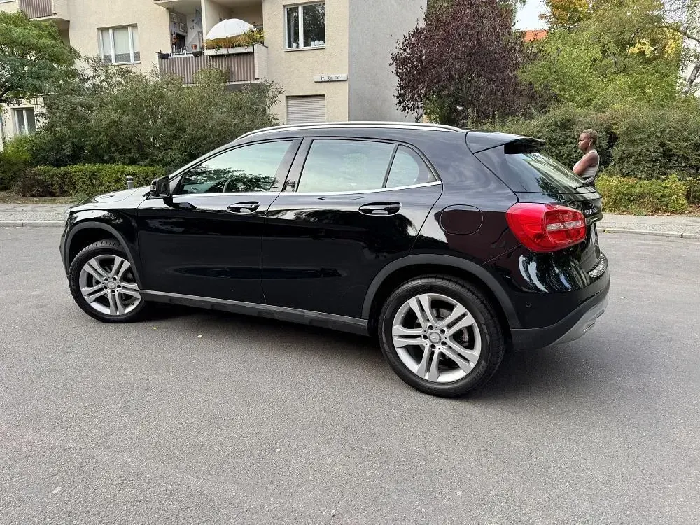 Gebraucht Mercedes GLA180 122 PS (89 kW) 2016 Schwarz SUV