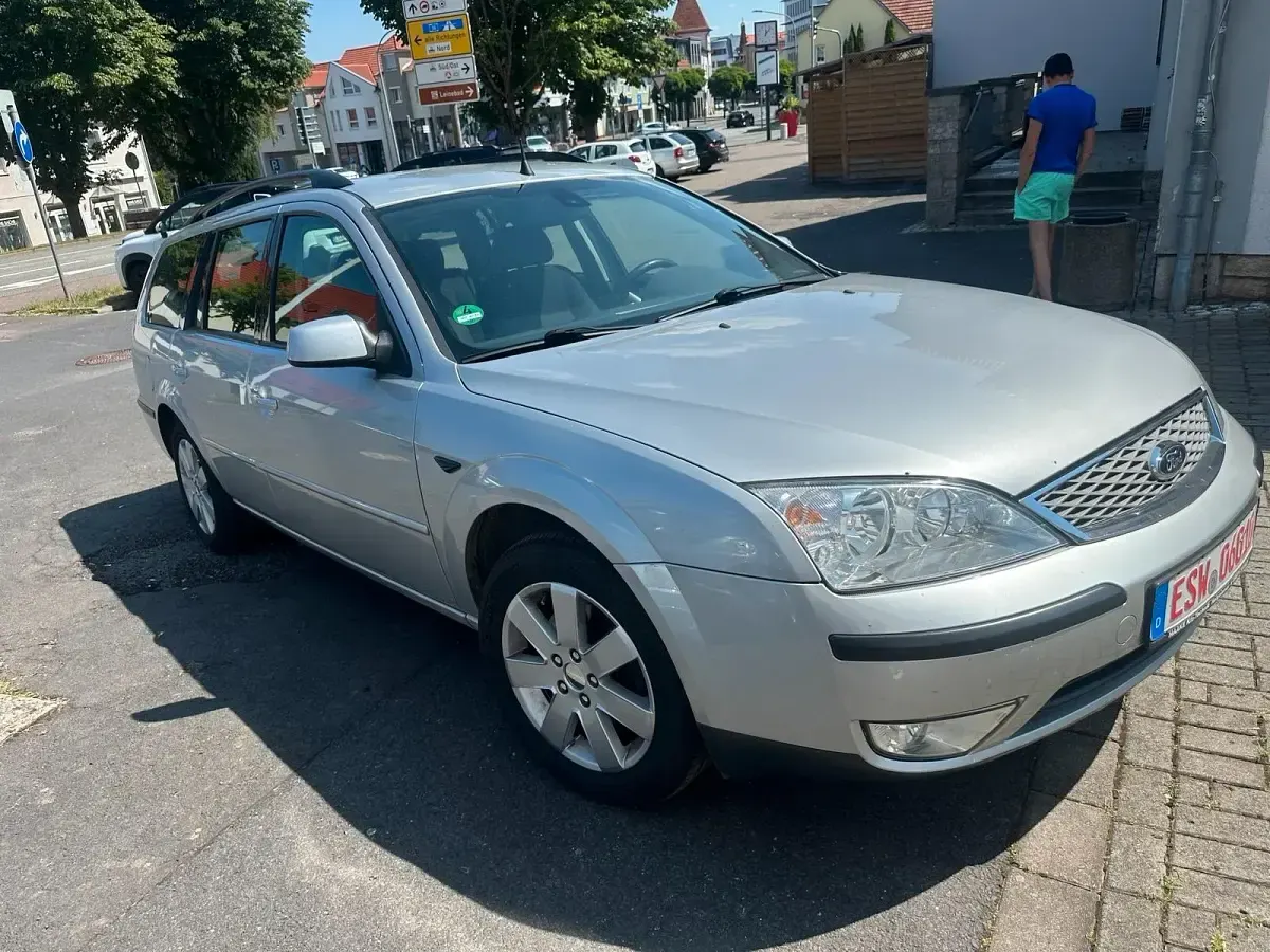 Gebraucht Ford Mondeo Ghia 125 PS (91 kW) 2003 Grau Kombi