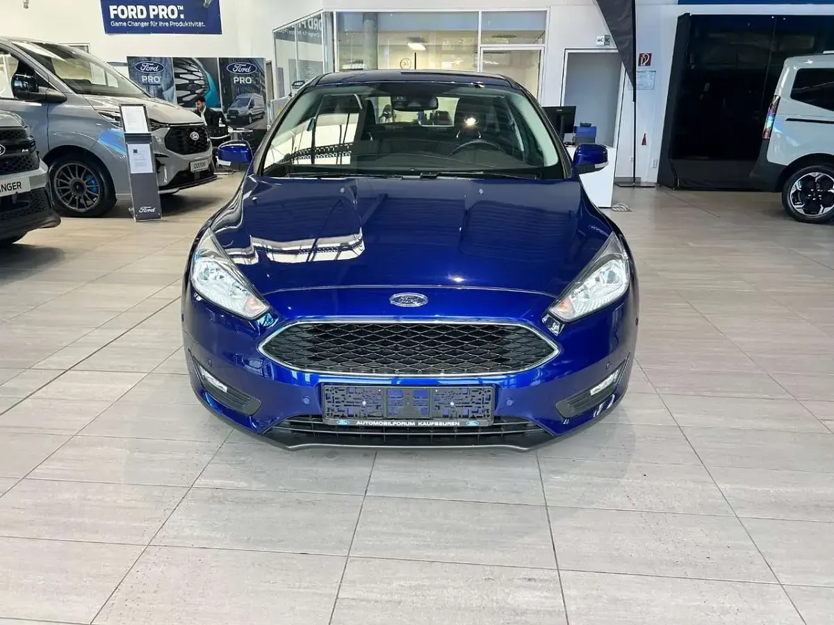 Gebraucht Ford Focus Business Edition 125 PS (91 kW) 2018 Indicblau metallic Limousine