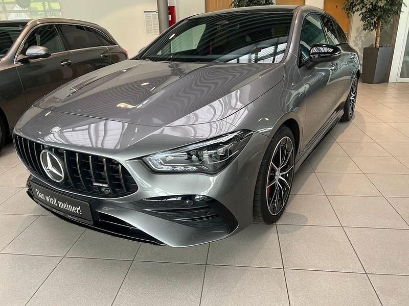 Grau Gebraucht 2024 Mercedes CLA35 AMG Premium Limousine | 50.925 € (Fairer Preis) - Bild 1/4