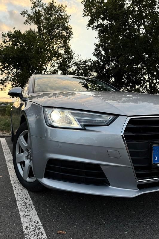 Grau Gebraucht 2017 Audi A4 Comfort Kombi | 11.600 € (Guter Preis) - Bild 1/4