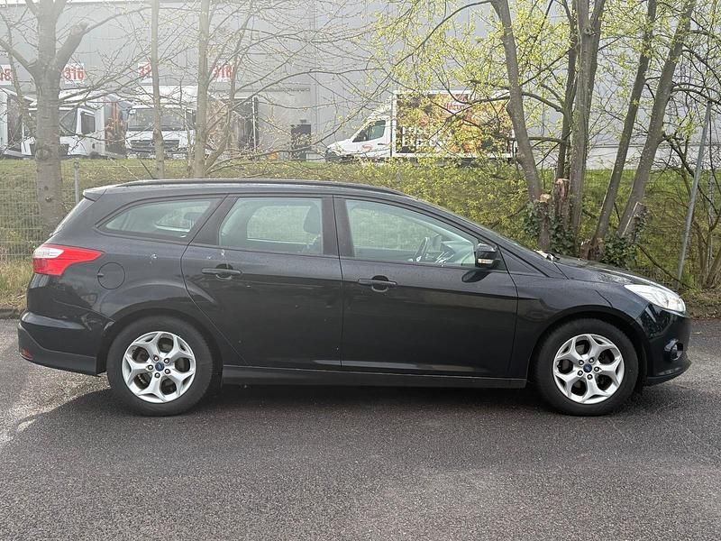 Gebraucht Ford Focus 116 PS (85 kW) 2012 Schwarz Kombi