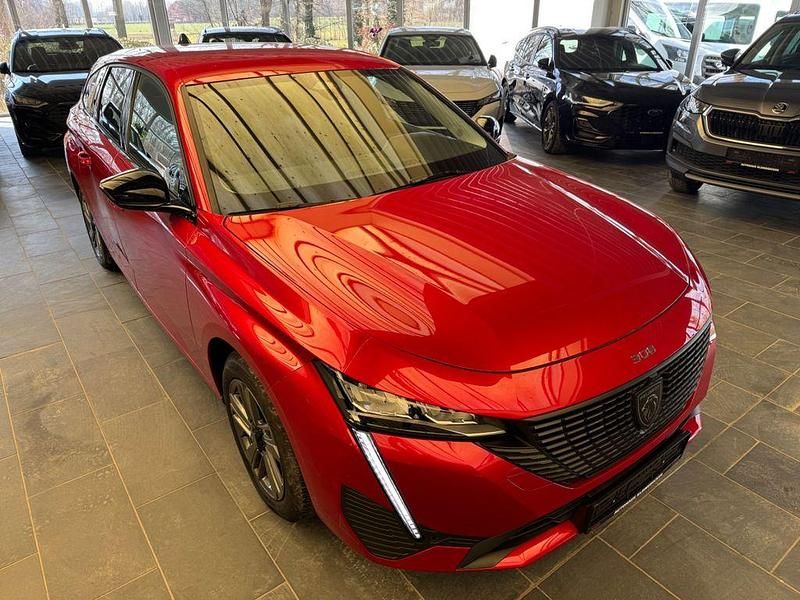 Gebraucht Peugeot 308 SW Allure 131 PS (96 kW) 2024 Rot Kombi