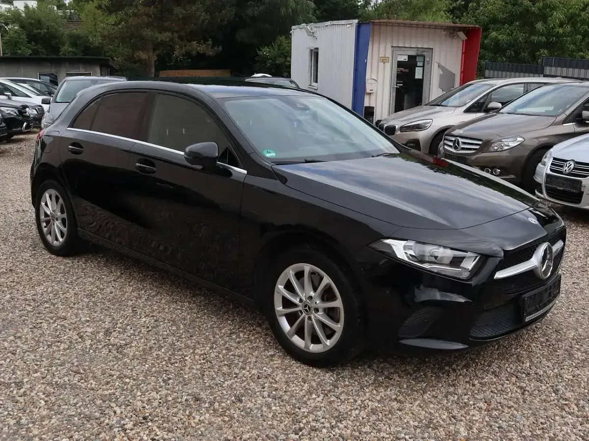 Gebraucht Mercedes A250 160 PS (117 kW) 2022 Schwarz Kleinwagen