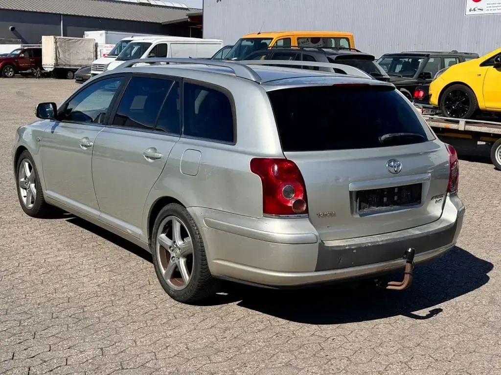 Gebraucht Toyota Avensis 177 PS (130 kW) 2007 Silber Kombi