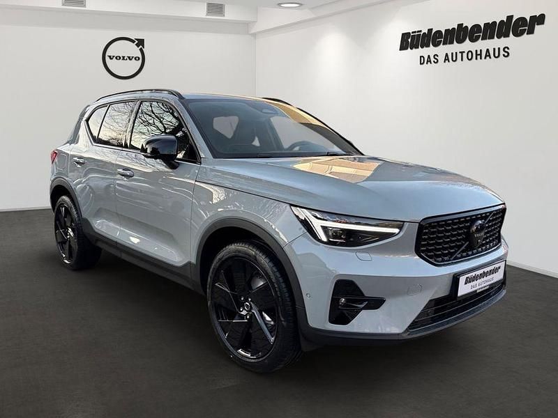 Neu Volvo XC40 Plus 197 PS (144 kW) 2026 Grau SUV