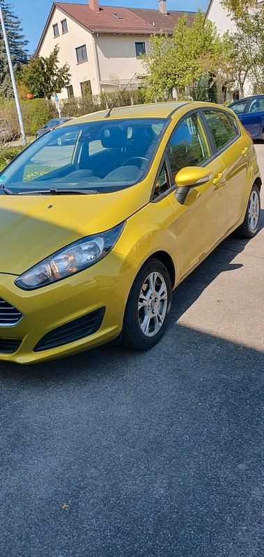 Używany Ford Fiesta 100 KM (73 kW) 2013 Złoty Hatchback