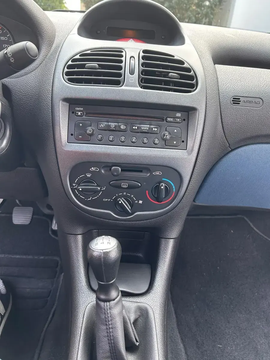 Gebraucht Peugeot 206 60 PS (44 kW) 2004 Silber Kleinwagen