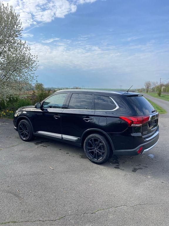 Gebraucht Mitsubishi Outlander 150 PS (110 kW) 2016 Schwarz SUV