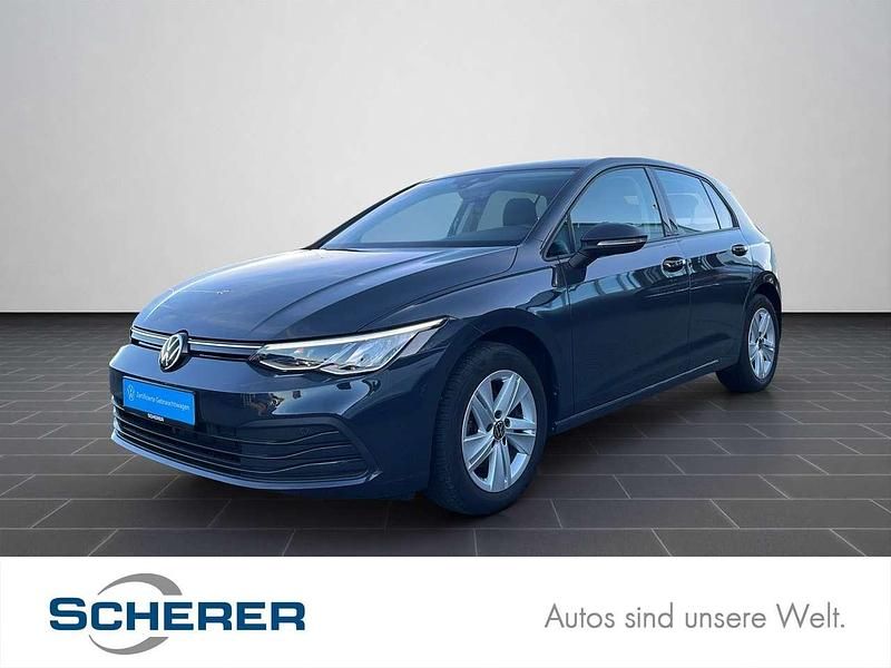 Uranograu Gebraucht 2022 VW Golf VIII Life Limousine | 19.450 € (Fairer Preis) - Bild 1/4