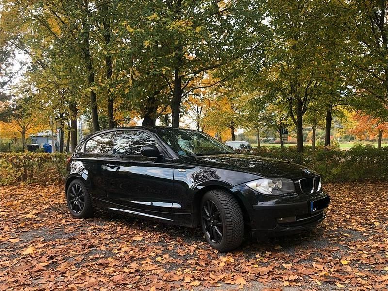 Gebraucht BMW 116 122 PS (89 kW) 2011 Schwarz Kleinwagen