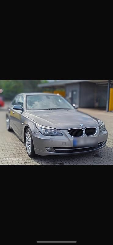 Grau Gebraucht 2010 BMW 520 Limousine | 8.500 € - Bild 1/4