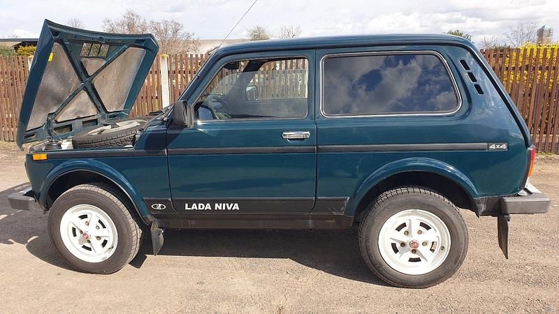 Gebraucht Lada niva 82 PS (60 kW) 2012 Grün SUV