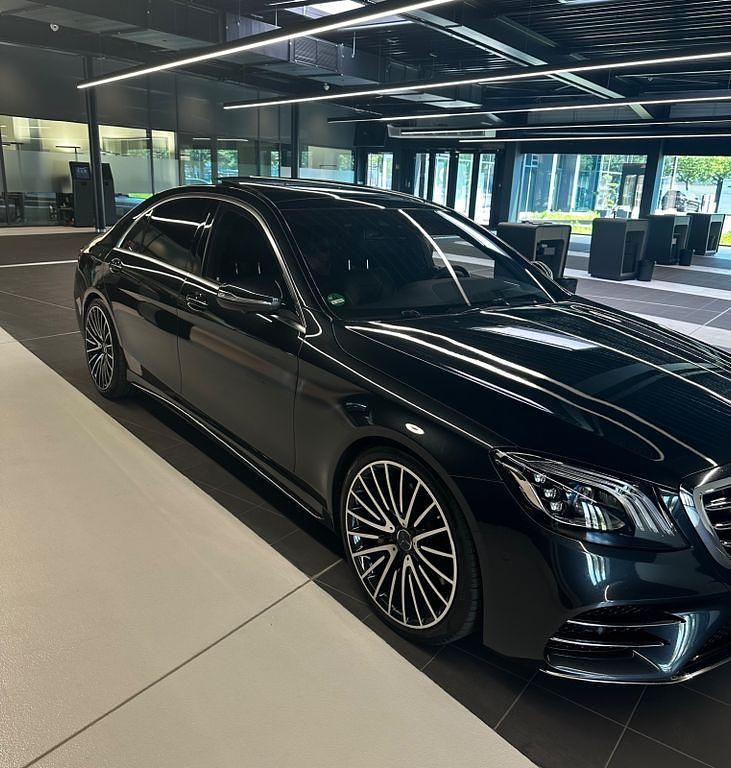 Schwarz Gebraucht 2019 Mercedes S560 AMG line Limousine | 56.000 € - Bild 1/4