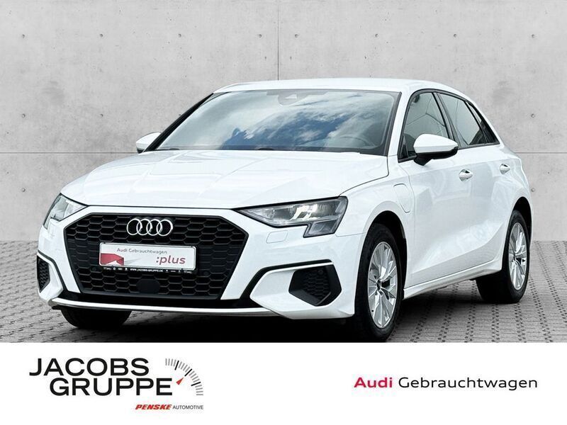 Ibisweiß Gebraucht 2022 Audi A3 Sportback e-tron Sport Limousine | 25.440 € (Fairer Preis) - Bild 1/4