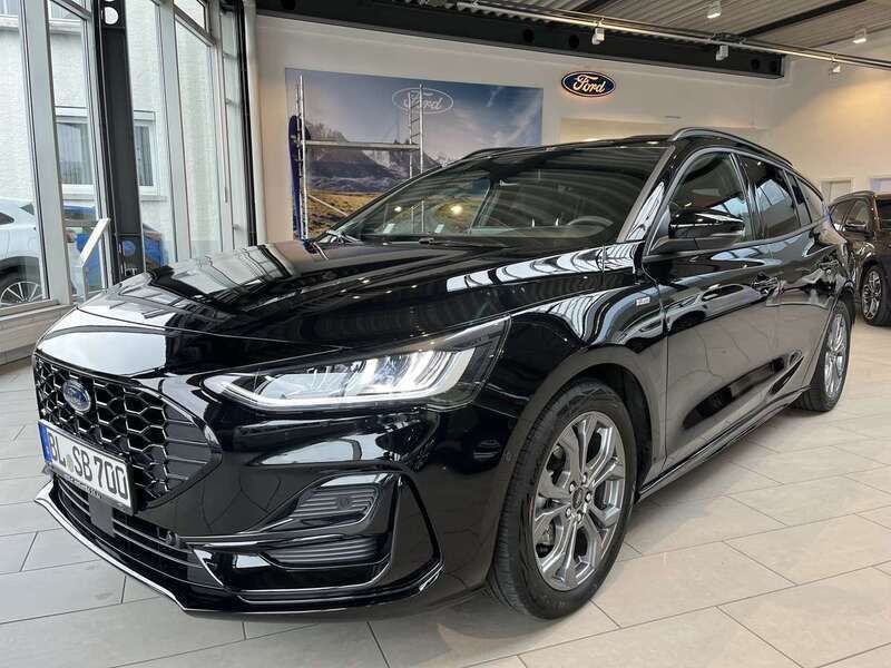 Obsidianschwarz Gebraucht 2024 Ford Focus ST-Line Kombi | 25.880 € (Fairer Preis) - Bild 1/4